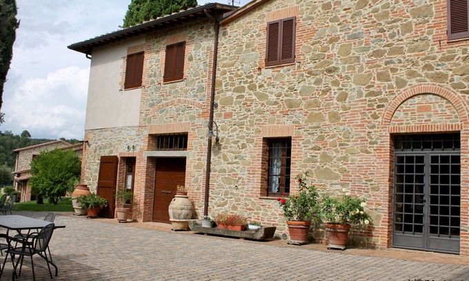 Popoltaio-Schiacciato Villa | Lovely apartment in villa for 6 guests with A/C, WIFI, pool, TV and terrace