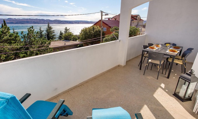 Cesarica Apartment | Lovely apartment in Karlobag- Ribarica