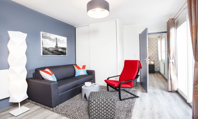 Vitry-sur-Seine Apartment | Lovely Apartment near Paris with AC and Parking