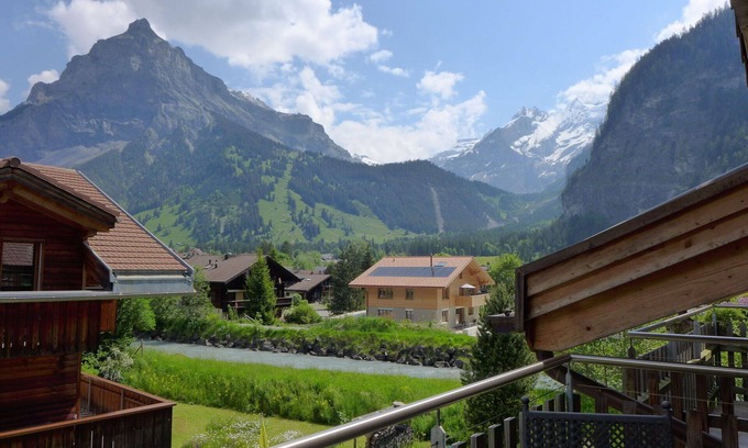 Kandersteg Apartment | Lovely apartment for 3 people with WIFI, balcony and panoramic view