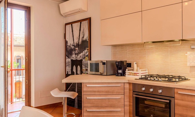 Rovellasca Apartment | Lovely apartment for 4 guests with A/C, WIFI, TV and balcony