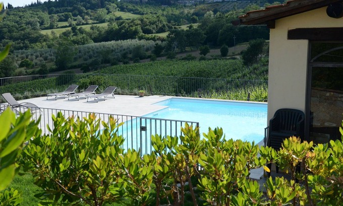Capolona Apartment | Lovely apartment for 2 people with pool, WIFI, TV, pets allowed and parking, close to Arezzo