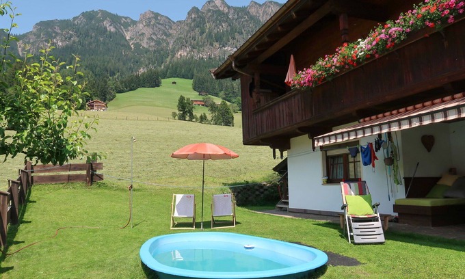 Alpbach Apartment | Lovely apartment for 4 people with WIFI, TV, patio and pets allowed