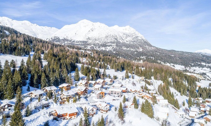 Riom-Parsonz Apartment | Lovely apartment for 4 guests with WIFI, TV, terrace, pets allowed and panoramic view