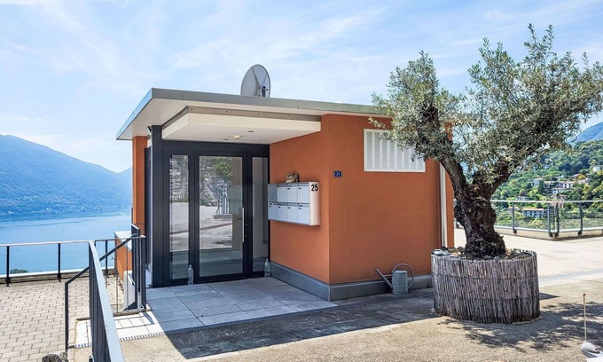 Gordola Apartment | Lovely apartment for 4 guests with patio, pets allowed, panoramic view and parking