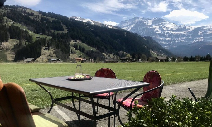 Lenk Apartment | Lovely apartment for 4 guests with WIFI, TV and balcony