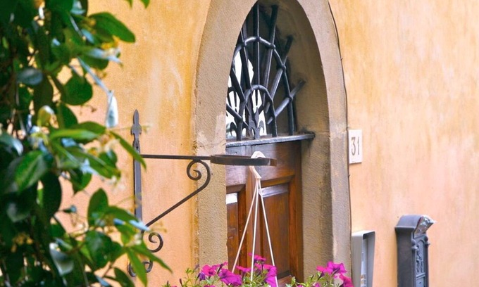 Cortona Apartment | Lovely apartment for 4 guests with hot tub, WIFI, A/C, TV and panoramic view