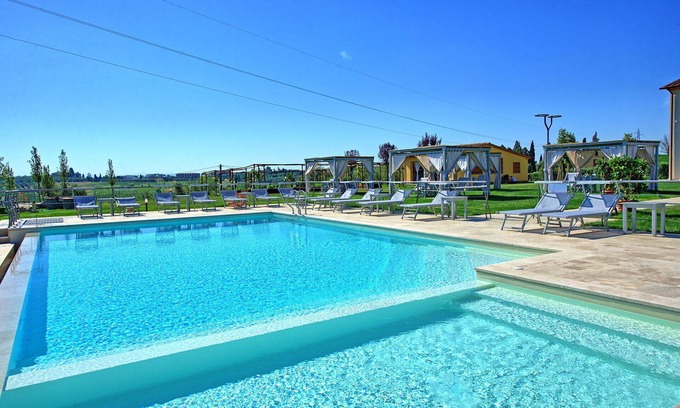 Vinci Apartment | Lovely apartment for 4 people with WIFI, pool, A/C, TV and panoramic view