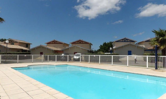 Bias Apartment | Lovely apartment for 5 guests with WIFI, pool, TV, terrace, pets allowed and parking