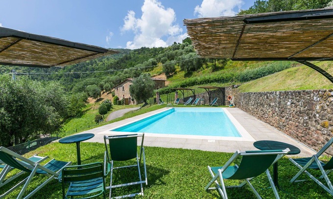 Pescia Apartment | Lovely apartment for 6 guests with WIFI, pool, TV, patio and pets allowed