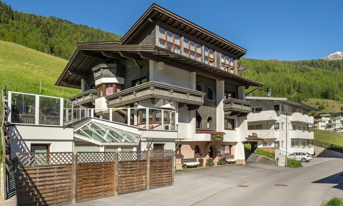 Soelden Apartment | Lovely apartment for 8 people with WIFI, TV and parking