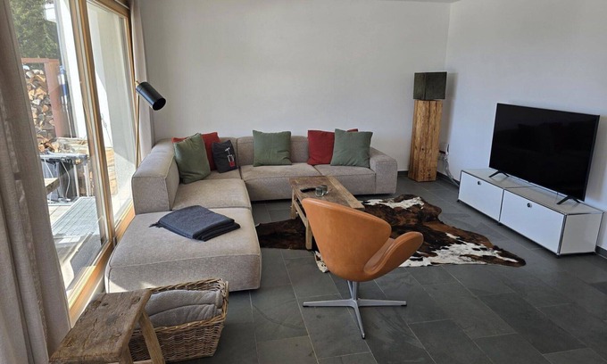 Valbella Apartment | Lovely apartment for 4 people with WIFI, TV and balcony