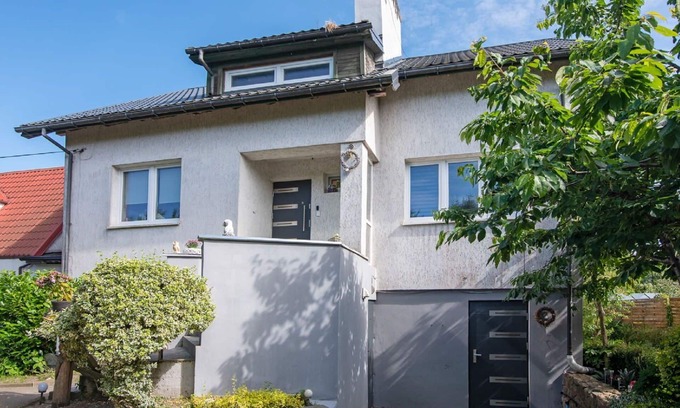 Koszalin House | Lovely apartment in villa for 10 people with WIFI, TV, patio, pets allowed and parking