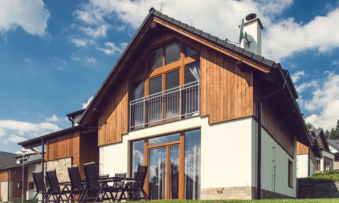 Lipno nad Vltavou House | Lovely apartment in villa for 11 people with WIFI, TV, terrace, pets allowed and parking
