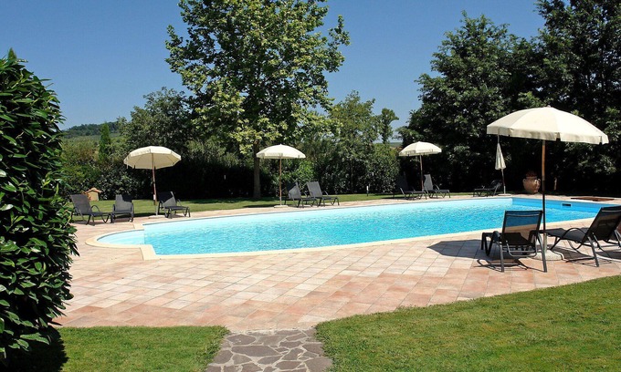 Poggiarello Villa | Lovely apartment in villa with WIFI, pool, TV, terrace and pets allowed, close to San Gimignano