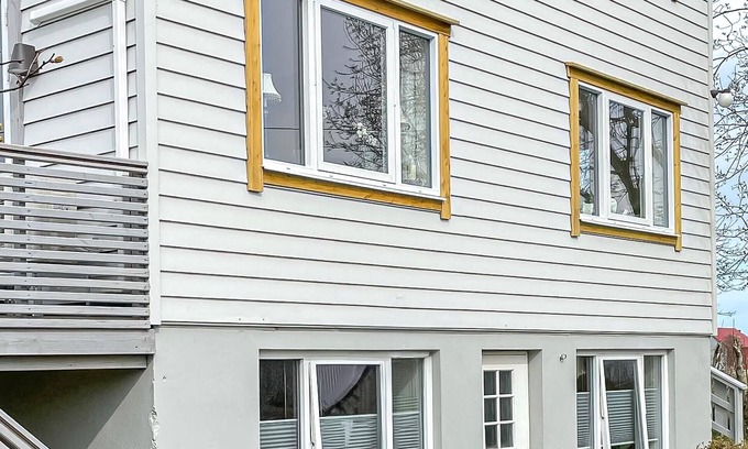 Sandoy Apartment | Lovely apartment in Myklebost with WiFi