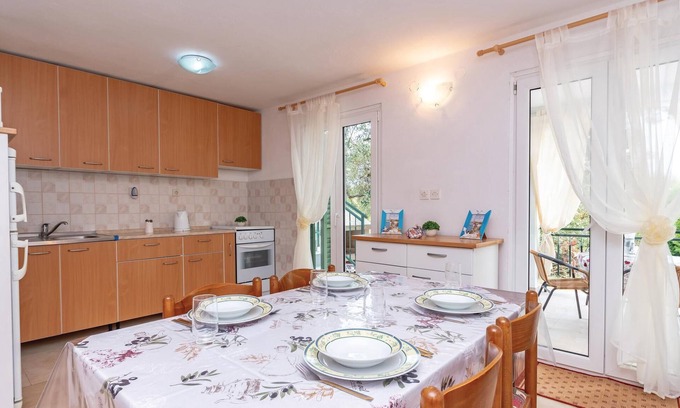 Orebic Apartment | Lovely apartment in Osobljava with WiFi