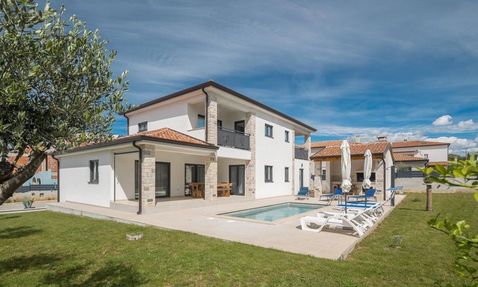 Gulici Apartment | Lovely apartment in Porec with WiFi