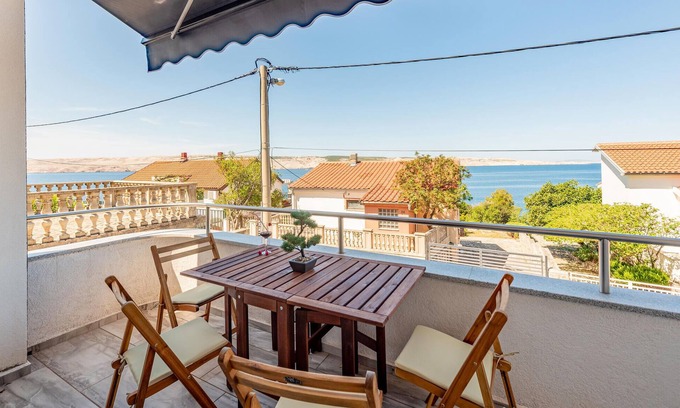 Prizna Apartment | Lovely apartment in Prizna with WiFi