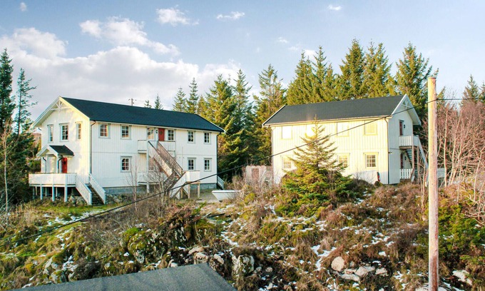 Skipnes Apartment | Lovely apartment in Sandstad with WiFi