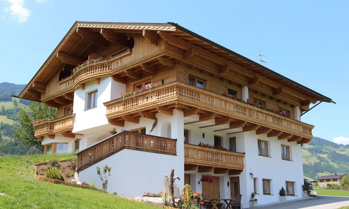 Kapfing Villa | Lovely apartment in villa for 7 people with WIFI, TV, terrace, pets allowed and panoramic view