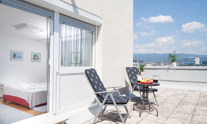 Zagreb Apartment | Lovely apartment with a terrace and a city view