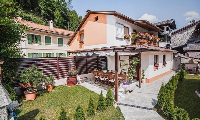 Kobarid Apartment | Lovely Apartment with Terrace & Garden at Soča River