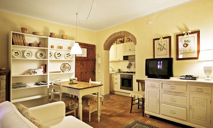 Gambassi Terme Apartment | LOVELY APERTMENT CLOSE TO FLORENCE. POOL, WI-FI 24H, WINE TASTING