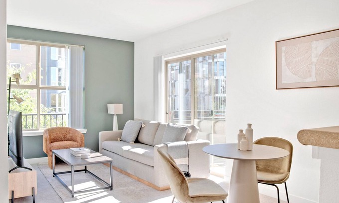 Northwest Bellevue Apartment | Lovely Bellevue 1BR w/W/D, Gym & Lounge nr Downtown Park, by Blueground