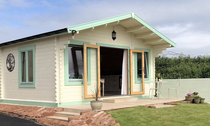 Cornwall Cabin | Lovely cabin with country views in popular Somerset village.