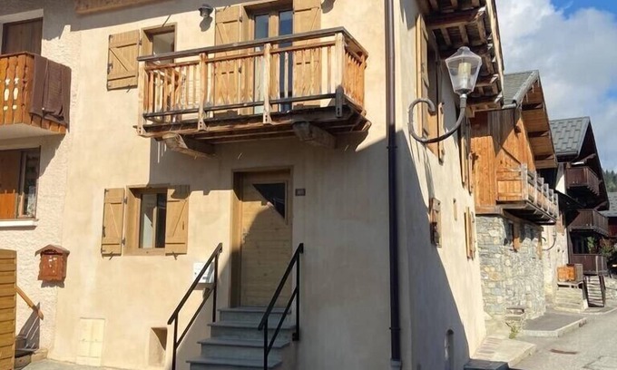 Chandon Ski Chalet | Lovely chalet five minutes from the main lifts in Meribel. Free bus service.