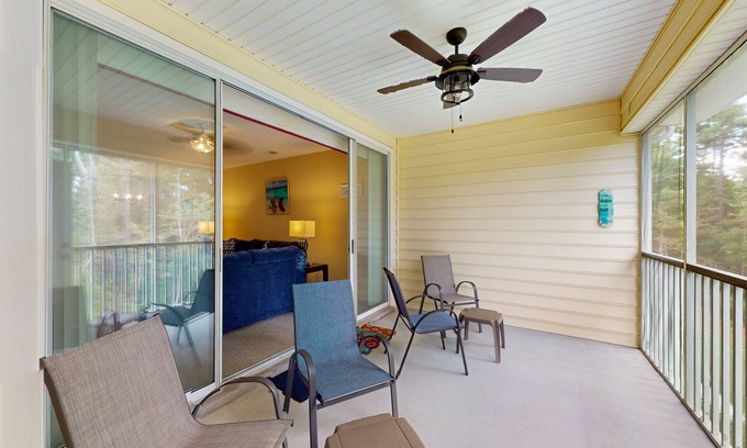 Red Hill Condo | Lovely condo with screened-in porch, WiFi, W/D, shared pool & hot tub