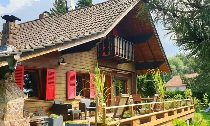 Langatte Ski Chalet | Lovely cottage at stock pond