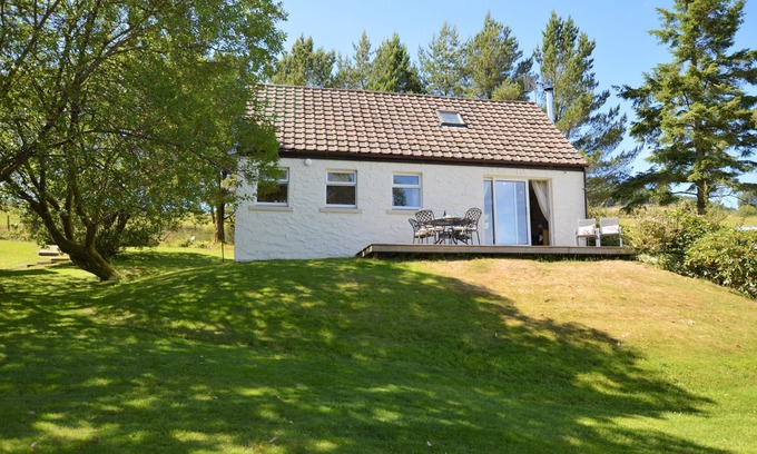 Kilmun Apartment | Lovely cottage with loch views, near Dunoon, sleeps 6