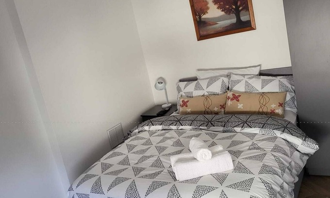 Stone Apartment | Lovely double room in a flat