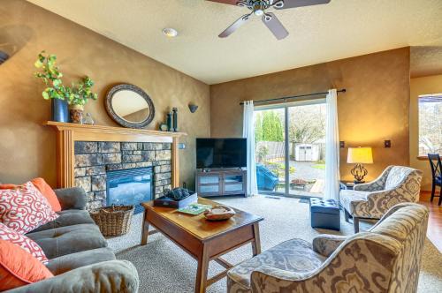 Dundee House | Lovely Dundee Home with Private Yard and Fire Pit!
