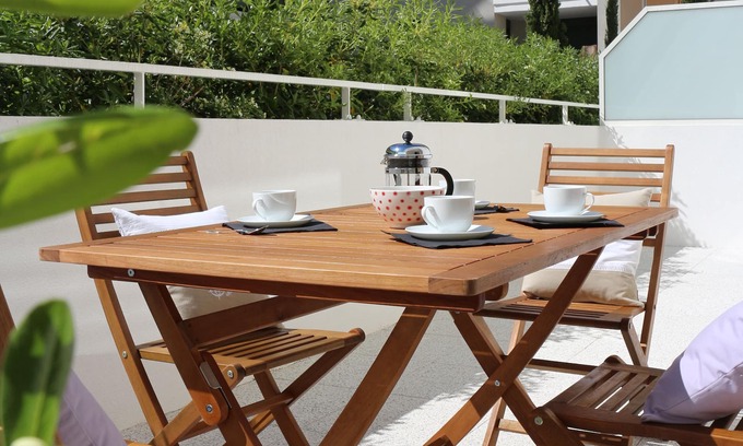 Antibes City Centre Apartment | Lovely flat with terrace , parking, wifi, AC - 4 people in the heart of old town