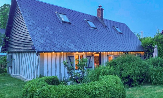 Canville-les-Deux-Eglises House | Lovely home in Canville les deux égli