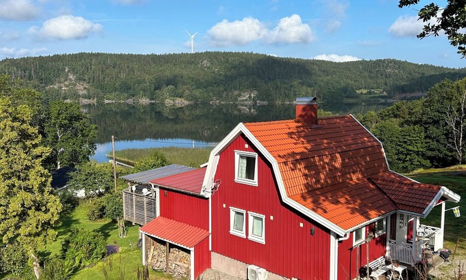 Svenshogen House | Lovely holiday house by a beautiful lake