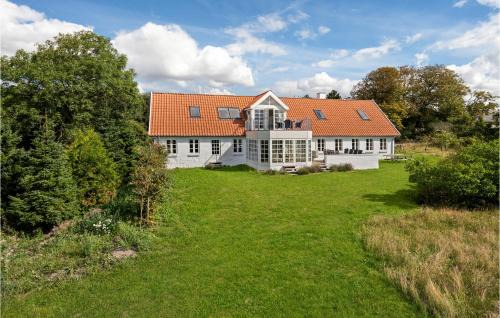 Gjøl House | Lovely Home In Aabybro With Kitchen