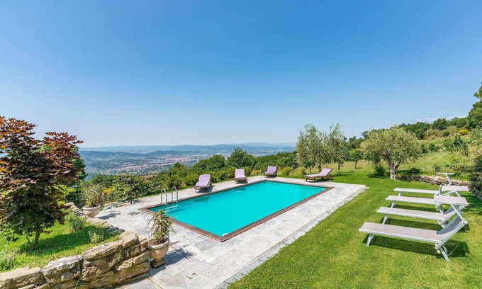 Arezzo House | Lovely home in Arezzo AR