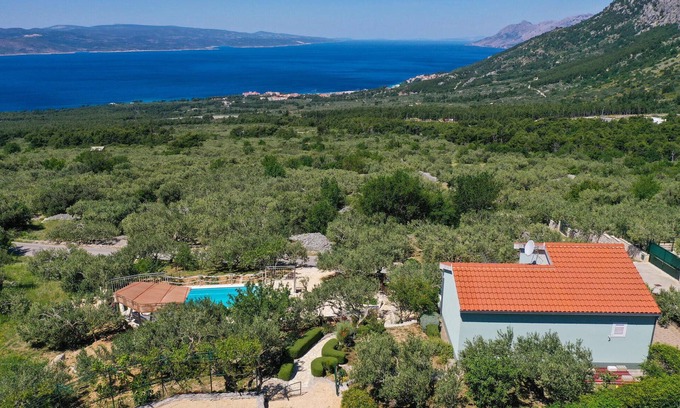 Baska Voda House | Lovely home in Bast with house sea view