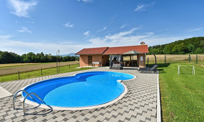 Konjscina House | Lovely home in Bocadir with WiFi