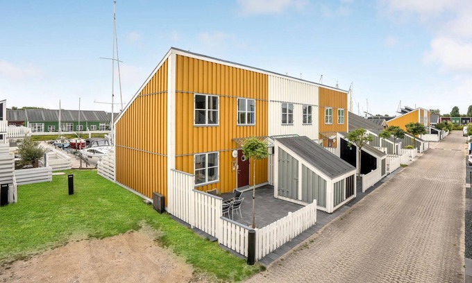 Øer Strand House | Lovely home in Ebeltoft with sauna