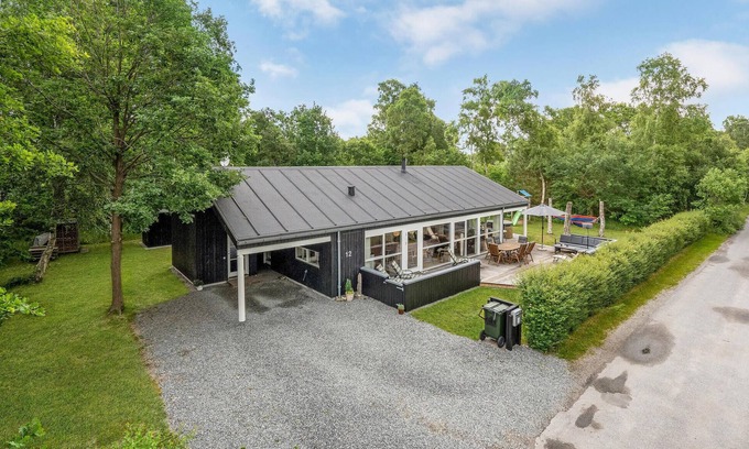 Grena Strand House | Lovely home in Grenaa with kitchen