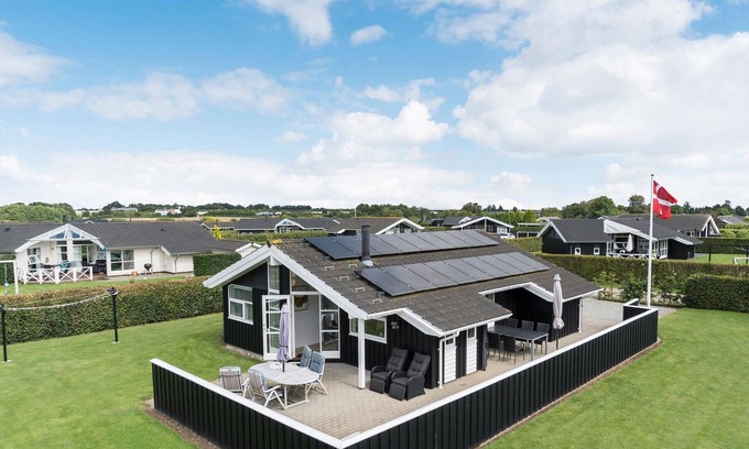 Flovt Strand House | Lovely home in Haderslev with sauna
