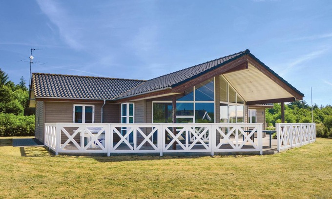 Falen House | Lovely home in Hemmet with sauna