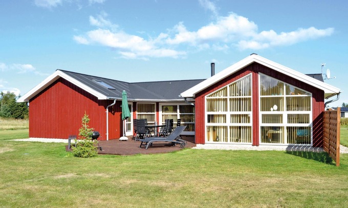 Bratten Strand House | Lovely home in Jerup with WiFi
