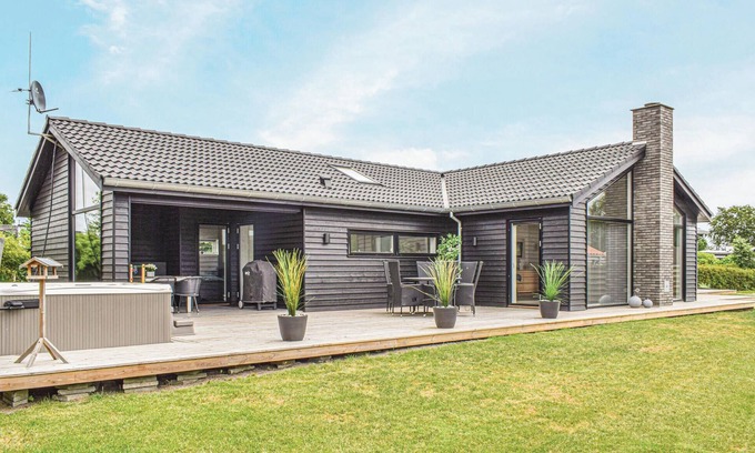 Juelsminde House | Lovely home in Juelsminde with WiFi