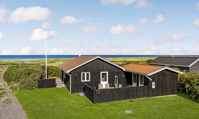 Logstor House | Lovely home in Løgstør with kitchen
